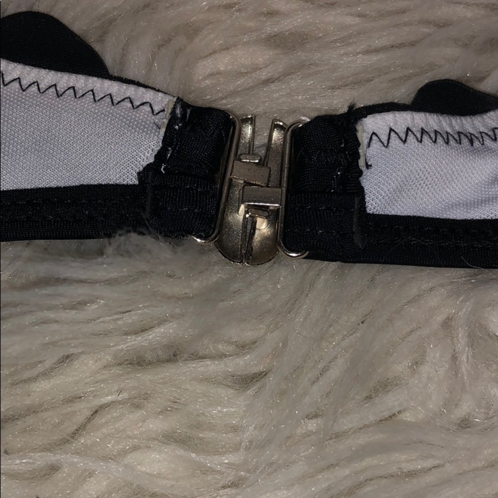 Black tie up scallop bikini 👙 - Picture 5 of 5